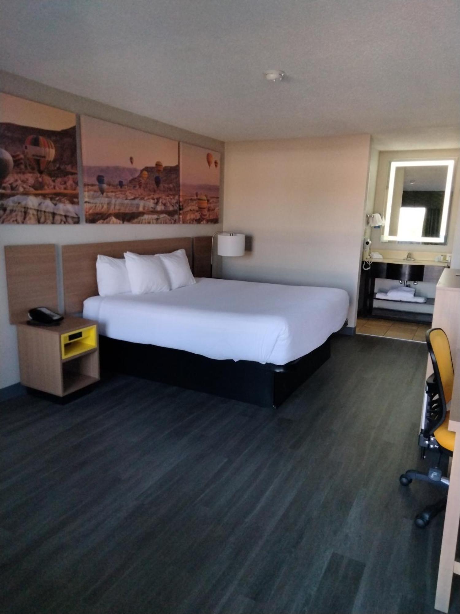 Days & By Wyndham North 3*